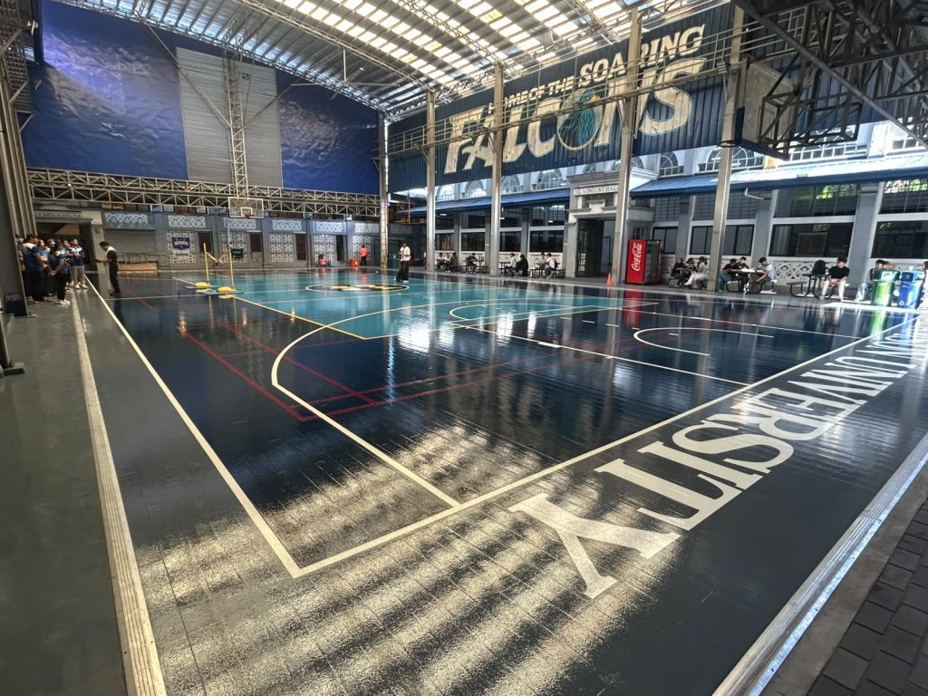半露天篮球场使用专业运动地板运动实景